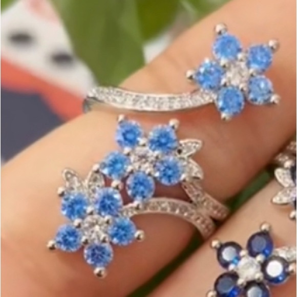 Blue Zircon Three Flower Silver Adjustable Ring - Picture 5 of 5